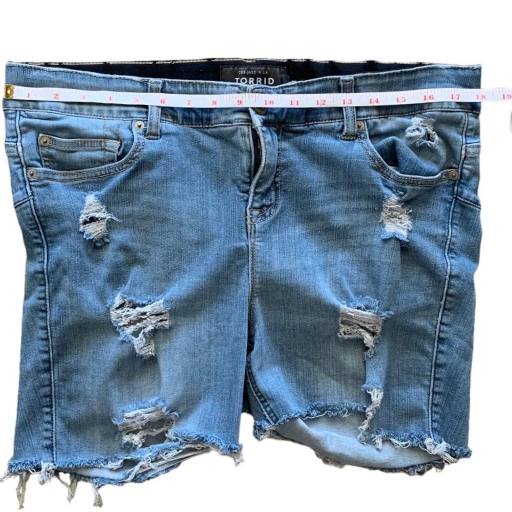 Torrid Distressed Bombshell Skinny Denim Shorts Size 16R - Picture 14 of 15